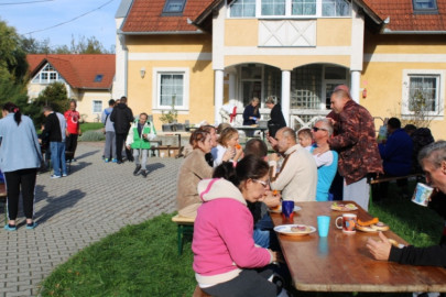 Jó társaságban jobban fogy az étel