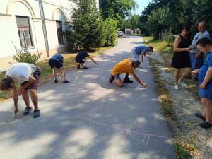 Készülnek az aszfaltrajzok a Kastély elé