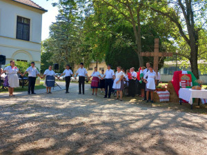 A lakóotthonok ellátottjainak ünnepi műsora