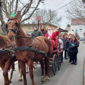 A Mikulás lovaskocsin érkezett