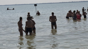 Fürdőzés a Balatonban