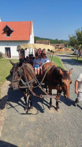 Induláskor nem feltétlenül voltak őszinték a mosolyok. 