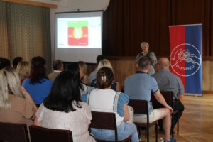 Második előadónk: Uzsalyné Dr. Pécsi Rita (Érzelmi intelligencia), akinek könyveit meg is lehetett vásárolni