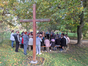 A keresztnél közösen imádkoztuk a rózsafüzért a békéért és egységért