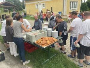 A rengeteg lángosból mindenkinek jutott