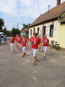 Régi-Új ismerősökkel is összefutottunk, az EVENiTa- örömtánccsoporttal, be is álltunk közéjük kicsit nosztalgiázni.