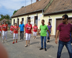 Régi-Új ismerősökkel is összefutottunk, az EVENiTa- örömtánccsoporttal, be is álltunk közéjük kicsit nosztalgiázni.