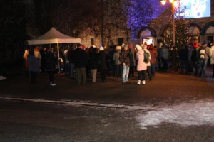  A második gyertya meggyújtása a Petőfi Színháznál