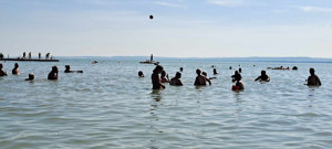 Végre mindannyian bent vagyunk a Balatonban!!!